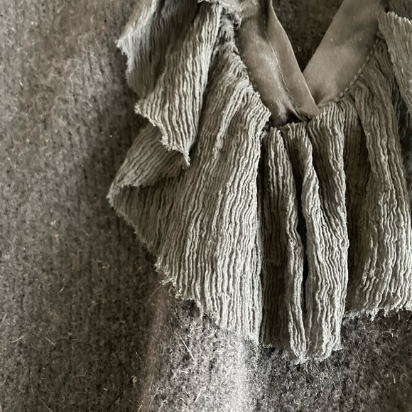 NWOT—Chic Italian Twinset cashmere/wool/silk blend ruffle sweater - Picture 9 of 12